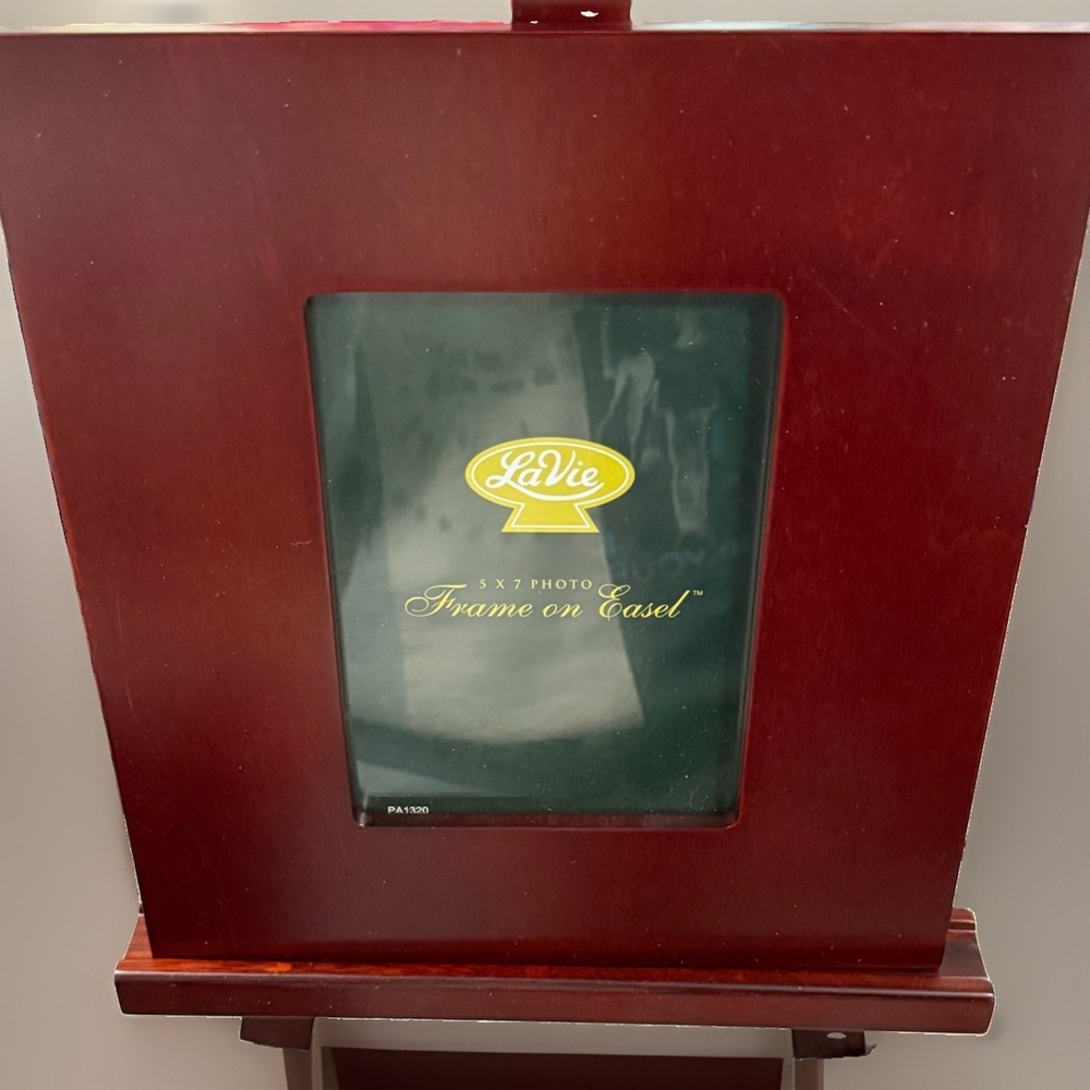 La Vie Wooden Easel Frame 5X7 Photo